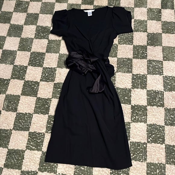 Diane von Furstenberg Black Wool Satin Trim Detail Antoinette Wrap Dress - Picture 3 of 7